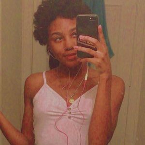 Meet your Posher, Trenity